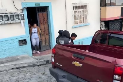 La madre del implicado también fue detenida, pero por el delito de tenencia de armas.