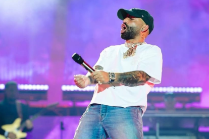 Arcángel revela el tracklist de La 8va Maravilla, su octavo álbum de estudio, con colaboraciones destacadas junto a Daddy Yankee y Ricky Martin.