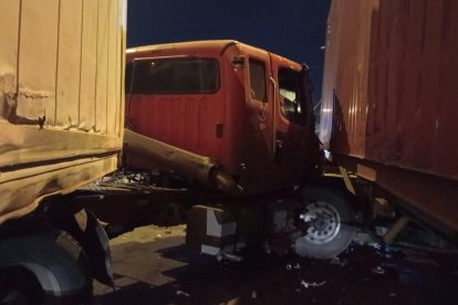 Estos fueron los tráilers accidentados en la vía a Daule.