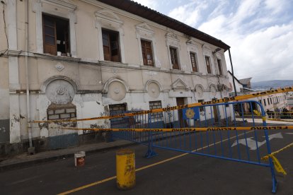 Por precaución, hasta que se hagan trabajos emergentes, las calles estarán cerradas.