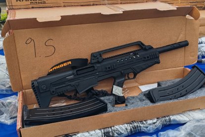 Armas largas entre las evidencias incautadas.