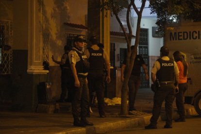 Una mujer resultó herida a consecuencia de los disparos.