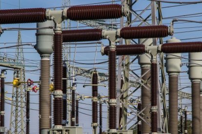 La crisis entre Ecuador y Colombia pone en riesgo el flujo de electricidad en el país.