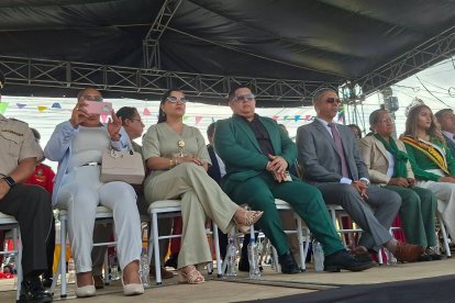 El presidente del GAD Parroquial de Viche, Richar Solórzano, junto al alcalde de Quinindé, Ronald Moreno, encabezaron la sesión solemne por los 85 años de parroquialización.