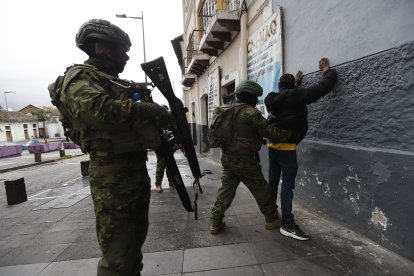Militares colaboran en la seguridad del sector.