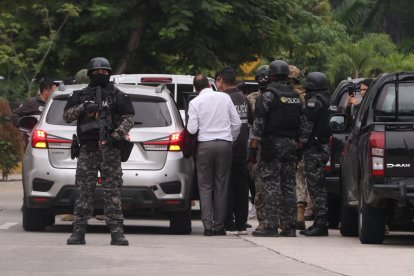Tres personas fueron detenidas en este allanamiento.