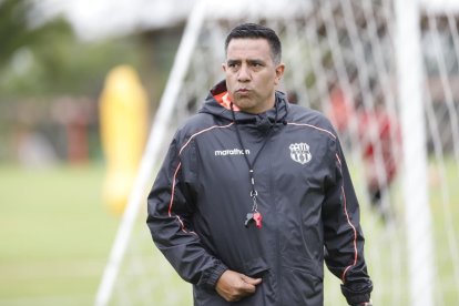 César Farías, DT de Barcelona SC.