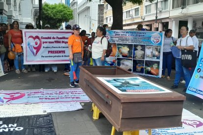 Familiares de los reos contagiados de tuberculosis piden al Gobierno que los trasladen a hospitales.