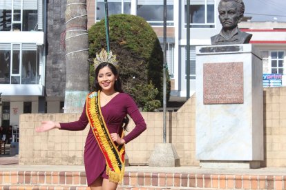 La médica Ciboney Scarleth Gaibor Moyano, de 23 años, invita a conocer su ciudad.