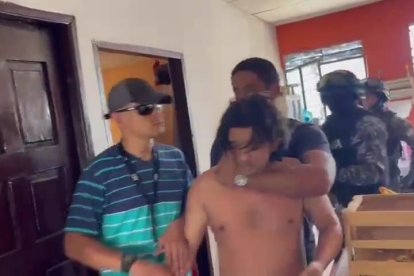 Momento en que la Policía lo capturò.