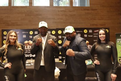 El tricolor Beber Espinoza (i) se volverá a subir al ring para enfrentar al colombiano Epifanio Mendoza (d), en la cartelera denominada la ‘Pelea del año’.