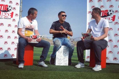 Palacios (centro) llena de elogios a Ecuador y advierte: el recambio joven será clave al Mundial 2026.