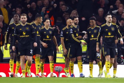Los jugadores de Manchester United celebran el triunfo ante Arsenal.