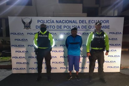 Este sujeto le habría robado el celular a una joven de 20 años, en un bus.