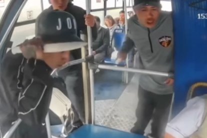 Los sujetos fueron registrados por las cámaras de seguridad del medio de transporte.