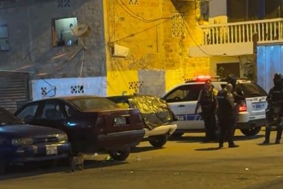 En la parroquia Tarqui fue asesinado un hombre que se encontraba dialogando con amigos de la barriada