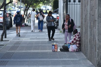 Desde la dirigencia barrial se denuncia falta de controles de ocupación del espacio público.