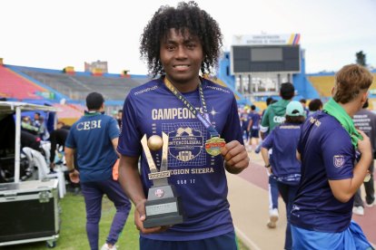 Dayan celebró el título regional en la categoría sub-17.