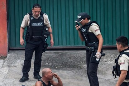 El hombre se levantó luego de ser interrumpida su ciesta en plena calle