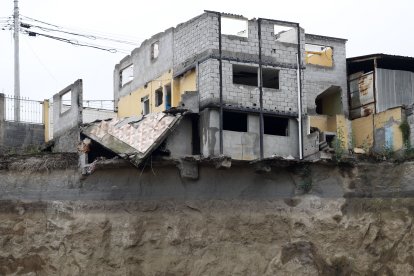 Varias casas ya son inhabitables, pues ya tienen daños estructurales.