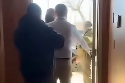 Agente de ICE intentó ingresar al Consulado de Ecuador en Minneapolis