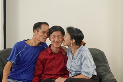 Sus mayores fans son sus padres, quienes dejan de hacer muchas cosas por acompañarlo siempre.