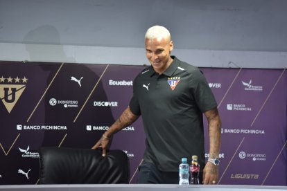 Deyverson Brum Silva fue presentado en Liga de Quito.