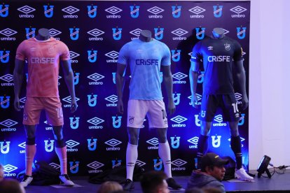 La nueva indumentaria de la Universidad Católica.