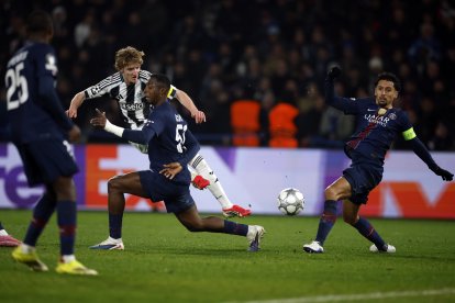 PSG espera rival en los playoffs de la Champions League 2025-26.