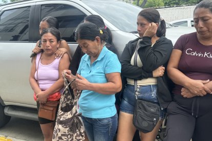 La angustia e incertidumbre tiene angustiados a los familiares de pescadores manabitas