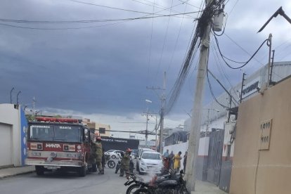 Antes del ataque, reportaron unas motocicletas quemadas en la ciudadela Los Eléctricos.