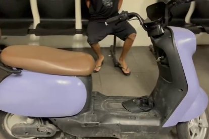 En poder de los sospechosos se encontraron motos.