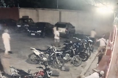 El ataque quedó grabado en cámaras de seguridad del centro de tolerancia