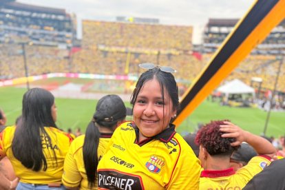 Karen Plúas, es hincha del Barcelona y estuvo 9 horas en la Noche Amarilla.