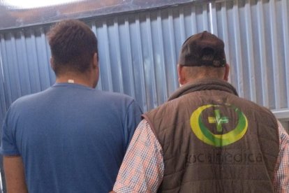 Fredy Roja sostiene económicamente a un hijastro con discapacidad intelectual.