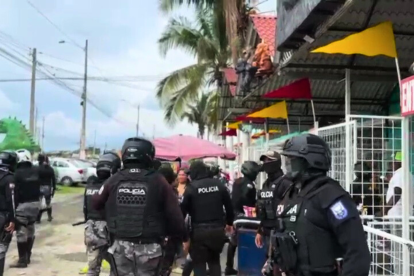 Evidencias fueron decomisadas tras los allanamientos en viviendas del cantón.