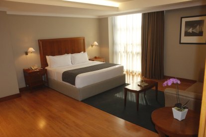 La suite presidencial cuenta con una amplia cama para que descanse Messi.