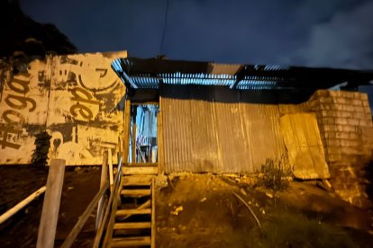 En esta casa residían las victimas mortales.