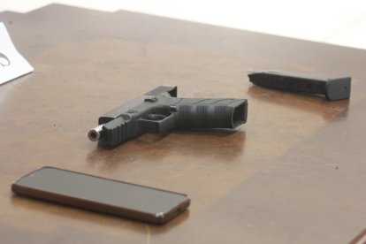 Al detenido se le encontró un arma de fuego.