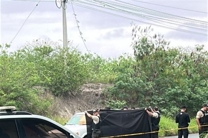 La Policía Nacional cubrió la escena para evitar que existan la graficación de imágenes y respeto a familiares