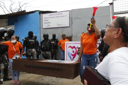 Familiares de reos han protestado por los casos de tuberculosis.