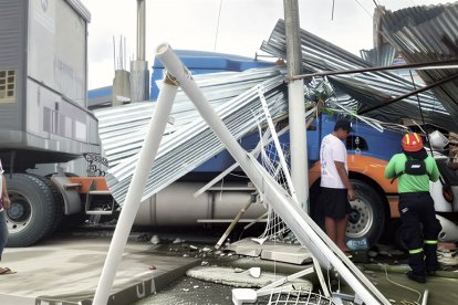 Además de la niña fallecida, cuatro heridas, quedaron grandes daños.