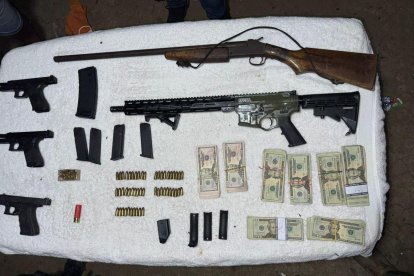 Las armas y las evidencias halladas en la zona rural de Chone