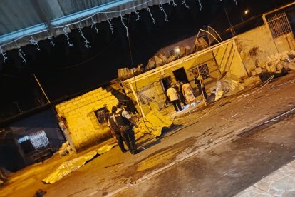 Esta casa quedó destruida tras ataque con explosivo.