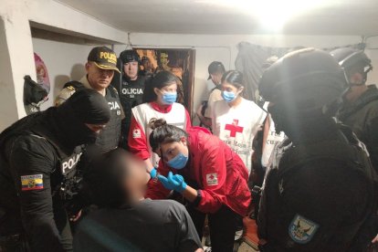 Personal de emergencia y de la Policía Nacional permaneció en el sitio tras la resolución del incidente