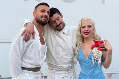 Bad Bunny dio la sorpresa al presentar en su show a Ricky Martin y a Lady Gaga.