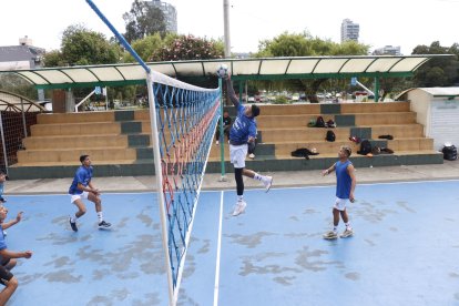 Stinky (c) es el líder de los Granaderos, equipo que busca ser protagonista en la LNE.