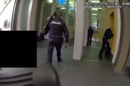 Cámara corporal muestra a oficiales buscando desesperadamente a sospechoso tras tiroteo en la Universidad de Brown