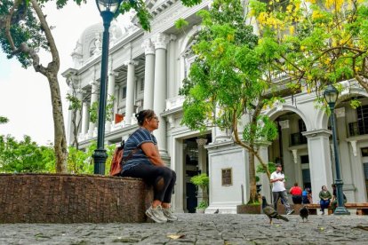 Ciudadanos consultados no cuestionan solo el proceso judicial, sino el riesgo de paralización de obras y servicios en medio de la confrontación entre el Municipio y el Gobierno central.