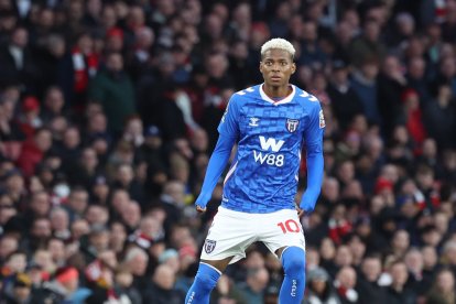 Nilson Angulo, delantero ecuatoriano, usa el número 10 de Sunderland.